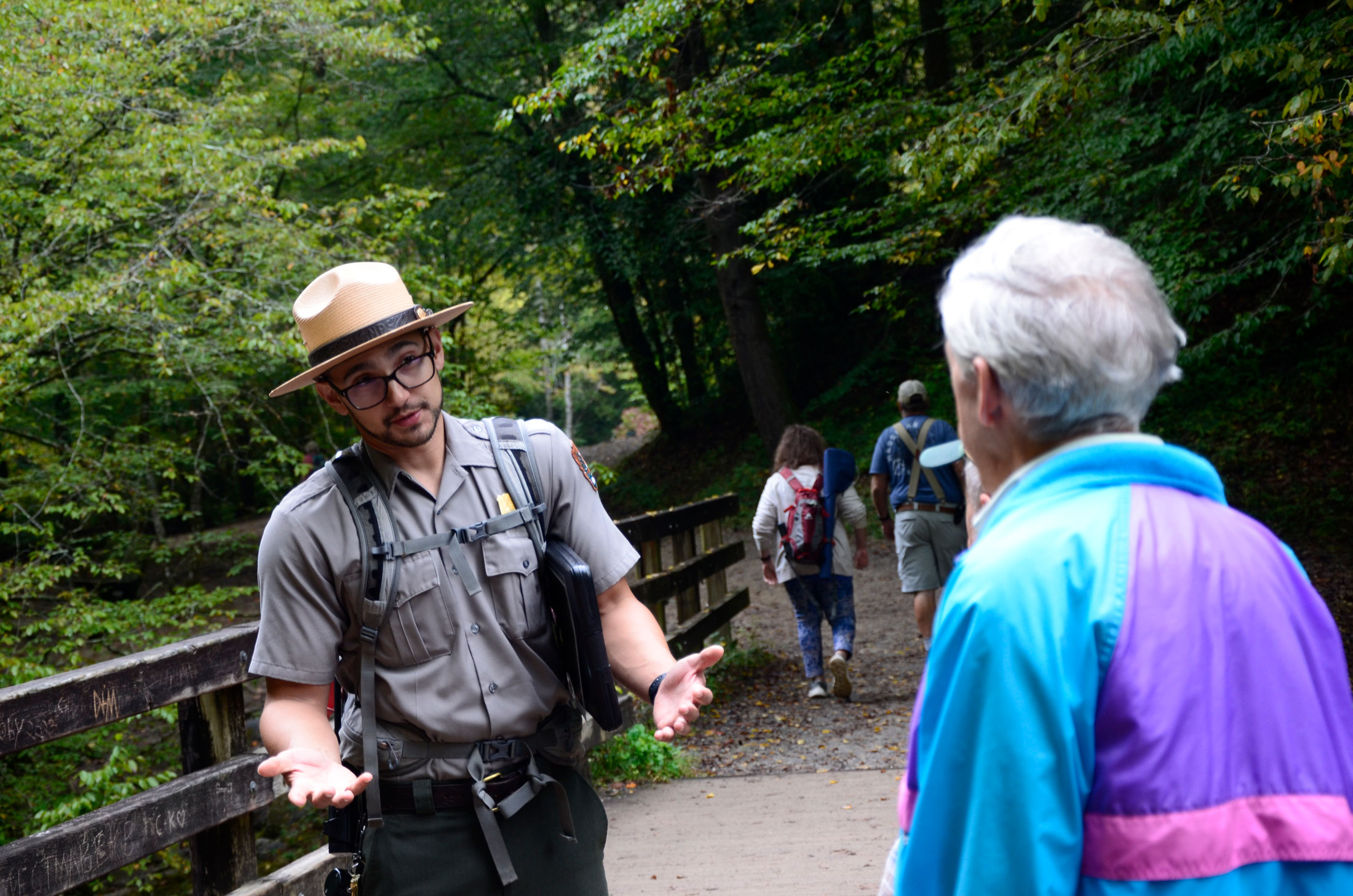 Do you provide educational talks or ranger‑guided walks?