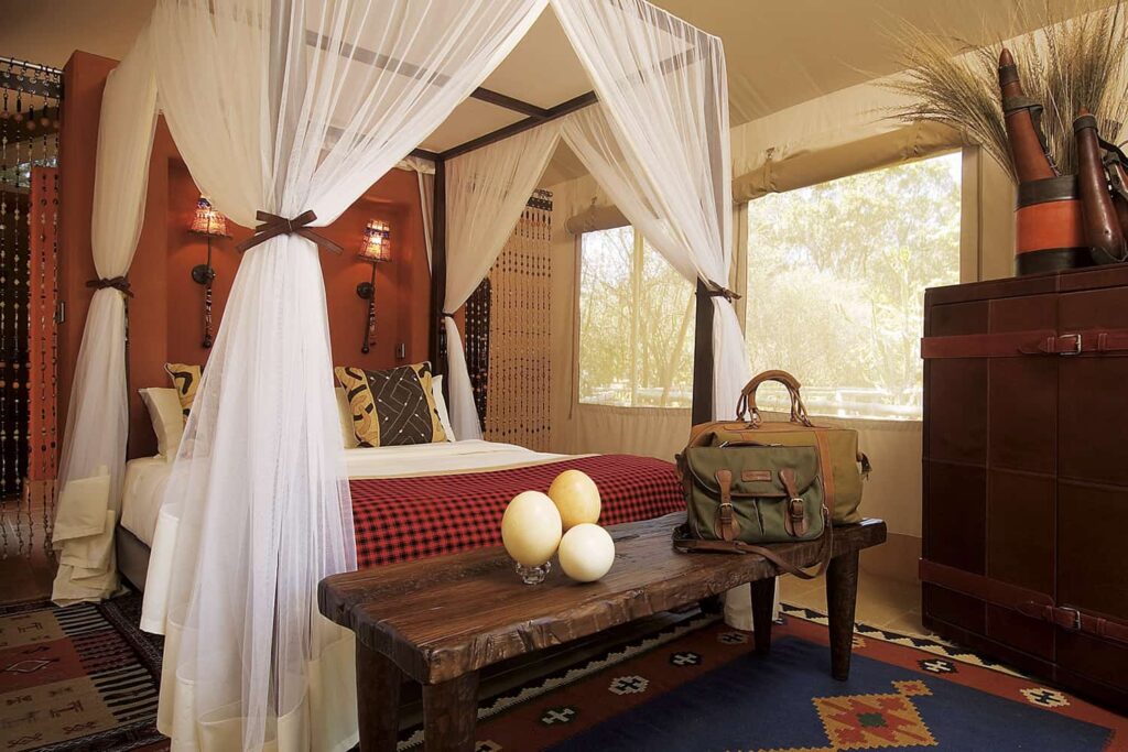 What Is the Best Way to Book a Hotel for a Safari Trip?