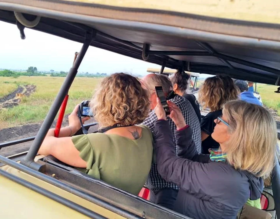 Can I Combine a Walking Safari with a Game Drive in Uganda?